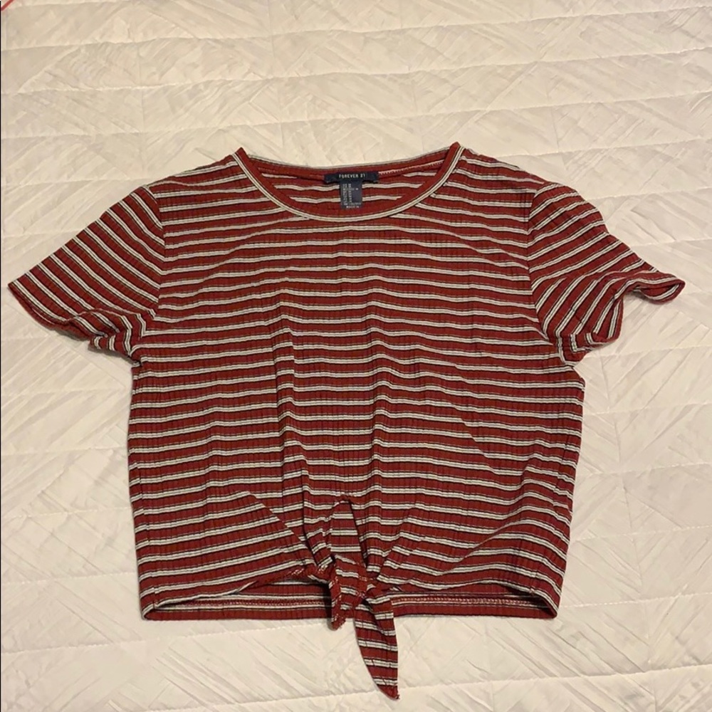 A forever 21 crop top t-shirt